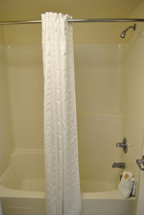 Premium Double Room, Kitchen, Beach View | Bathroom | Combined shower/tub, towels