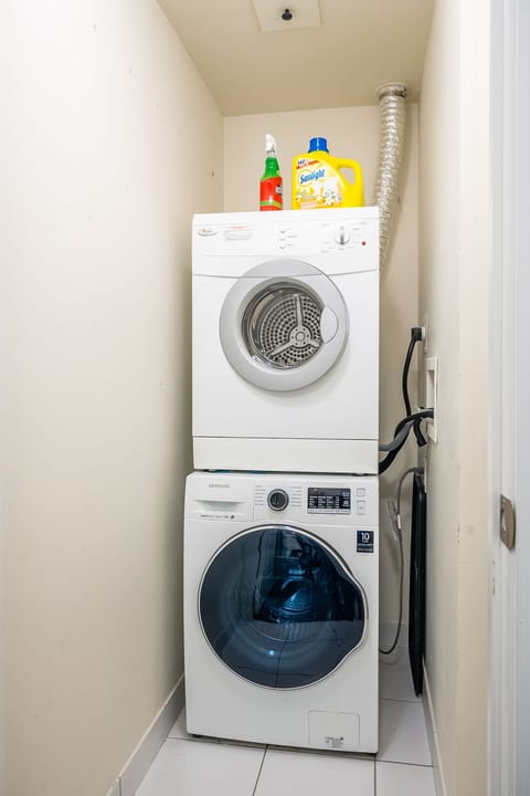 Deluxe Apartment | Laundry