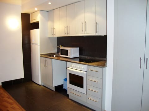 Apartment, 2 Bedrooms | Private kitchen | Full-size fridge, microwave, oven, stovetop