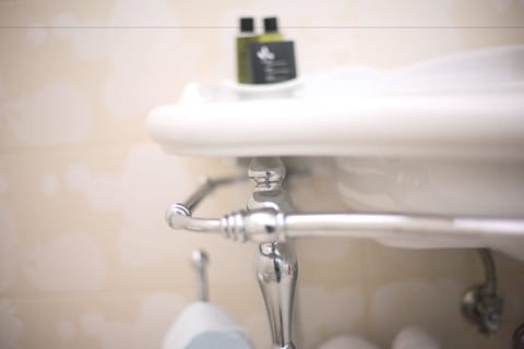 Suite | Bathroom sink