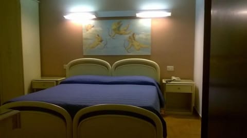 Double or Twin Room | In-room safe, desk, soundproofing, iron/ironing board