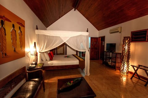 Superior Bungalow | Premium bedding, in-room safe, iron/ironing board, rollaway beds