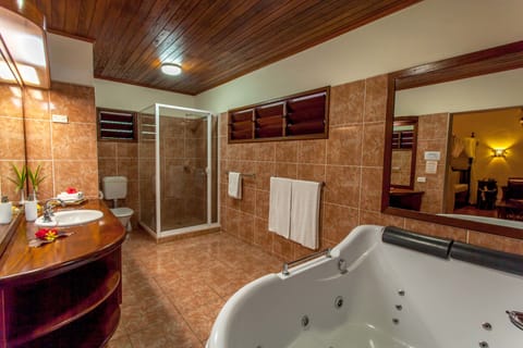 Honeymoon Bungalow, Jetted Tub | Jetted tub