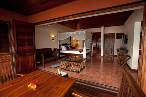 Honeymoon Bungalow, Jetted Tub | Premium bedding, in-room safe, iron/ironing board, rollaway beds