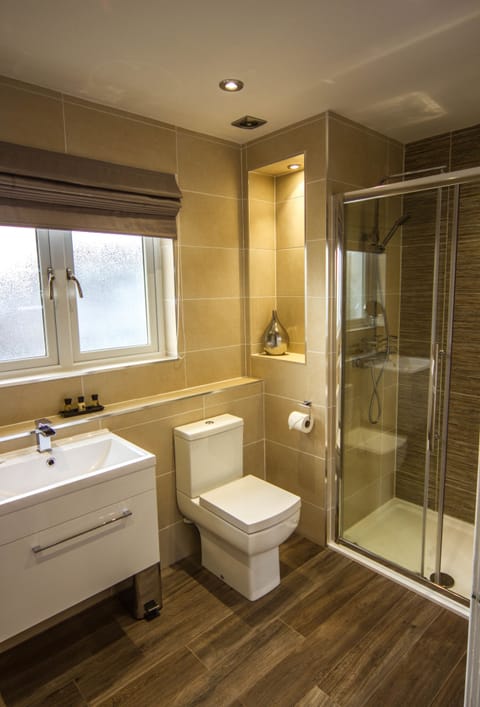 Double or Twin Room | Bathroom | Free toiletries, hair dryer, towels, soap