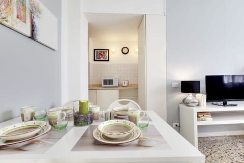 Apartment, 1 Bedroom | In-room dining