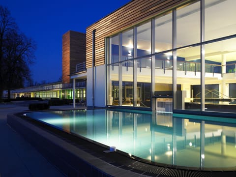 Indoor pool, sun loungers