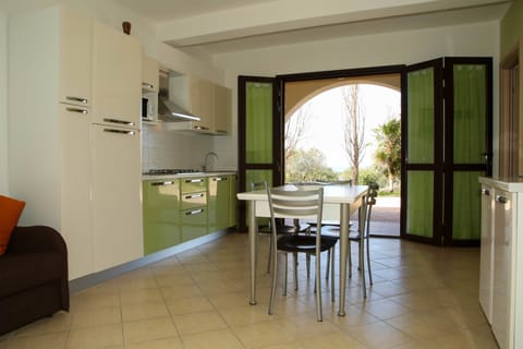 Classic Apartment, 1 Bedroom, Kitchen, Garden View | Living room | 32-inch flat-screen TV with digital channels, TV