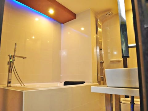 Executive Room | Jetted tub