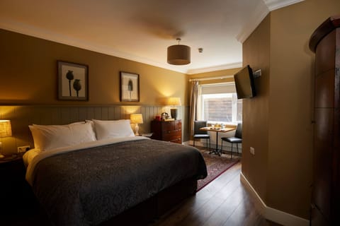 Standard Double Room, 1 Queen Bed, Private Bathroom | Hypo-allergenic bedding, in-room safe, individually decorated