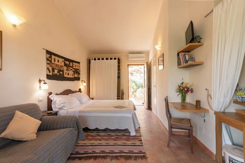 Deluxe House | Egyptian cotton sheets, premium bedding, down comforters