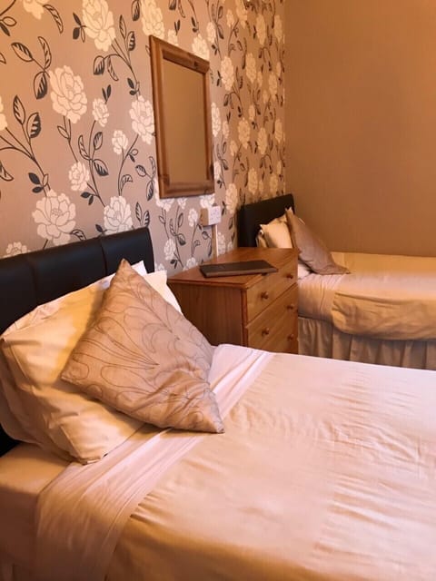 Family Room, Ensuite | Iron/ironing board, free WiFi, bed sheets