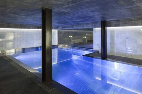 Indoor pool, sun loungers