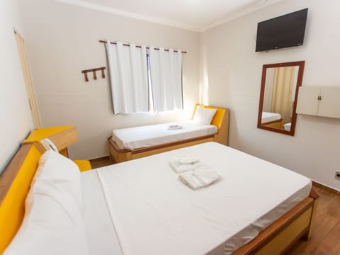 Triple Room | Free WiFi, bed sheets