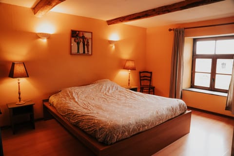 1 bedroom, rollaway beds