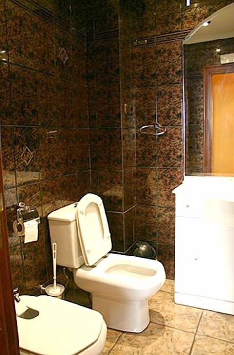 Double Room, Shared Bathroom | Bathroom | Shower, towels