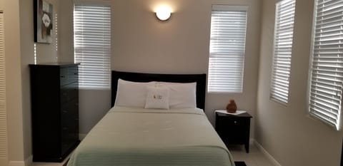 Luxury Apartment, 1 Bedroom, Ensuite | 1 bedroom, Egyptian cotton sheets, premium bedding, in-room safe