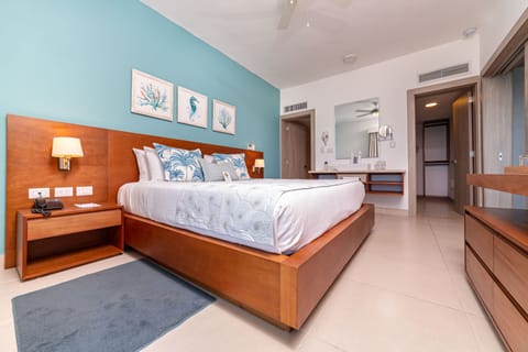 Apartment, 1 Bedroom, Ocean View | 1 bedroom, minibar, individually furnished, desk