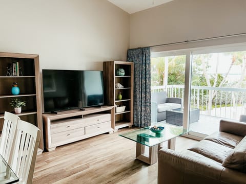 Premier One Bedroom Waterfront Suite Bayview with Sofabed | In-room safe, desk, laptop workspace, iron/ironing board