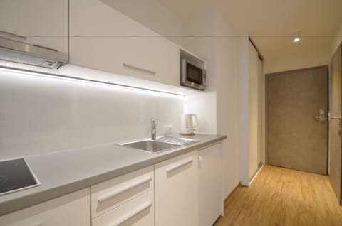 Loft (Gotlandia) | Private kitchenette | Fridge, microwave, stovetop, electric kettle