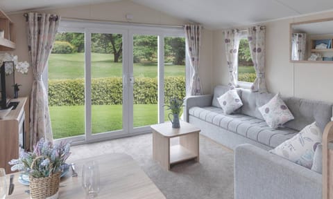 Classic Mobile Home, 2 Bedrooms | Living room | Smart TV