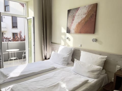 Double Room, Balcony | Desk, free WiFi, bed sheets