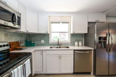 House, 2 Bedrooms | Private kitchen | Dishwasher, coffee/tea maker, cookware/dishes/utensils