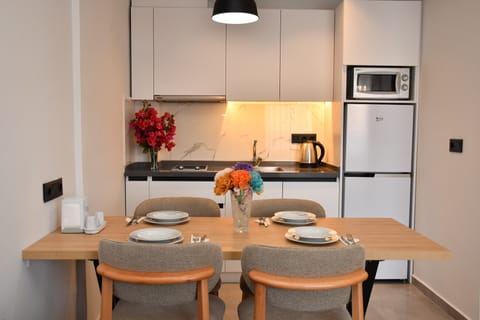 Apartment, 2 Bedrooms | Private kitchen