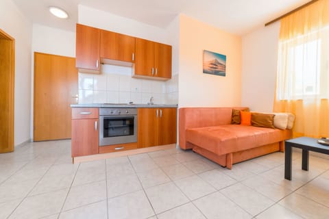 Apartment, 2 Bedrooms (2) | Private kitchenette | Full-size fridge, oven, stovetop, electric kettle