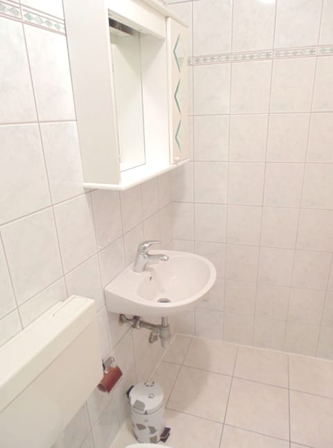 Double Room, 1 Queen Bed, City View | Bathroom | Shower, free toiletries, hair dryer, towels