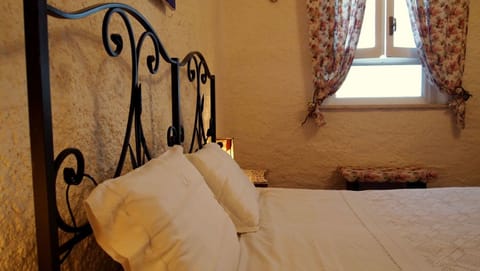 House, 2 Bedrooms, Garden View, Annex Building | Desk, iron/ironing board, free cribs/infant beds, free WiFi