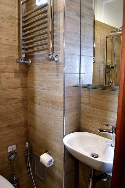 Comfort Double or Twin Room | Bathroom | Shower, free toiletries, hair dryer, towels