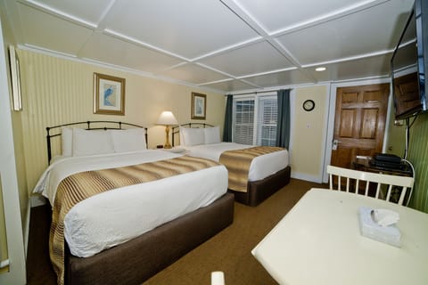 Studio, 2 Queen Beds, Kitchenette (5) | In-room safe, iron/ironing board, free WiFi, bed sheets