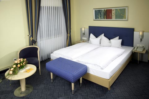 Double Room | Minibar, desk, free WiFi, bed sheets