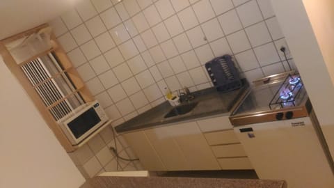 Apartamento 1301 | Private kitchen | Fridge, microwave, stovetop, coffee/tea maker