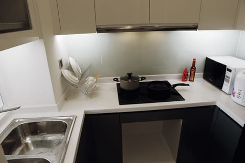 Design Apartment, 1 Bedroom, Microwave, City View | Private kitchen | Microwave, stovetop, cookware/dishes/utensils