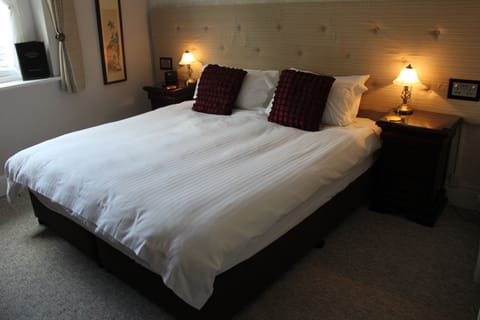 Twin Room | In-room safe, iron/ironing board, free WiFi