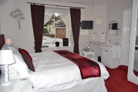 Superior Double or Twin Room | In-room safe, iron/ironing board, free WiFi