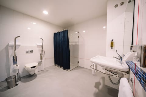 Standard Room, 1 Double Bed, Accessible | Bathroom | Combined shower/tub, hair dryer, bidet, towels