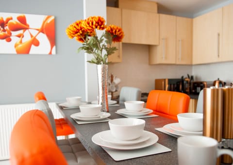 Apartment, 2 Bedrooms | In-room dining