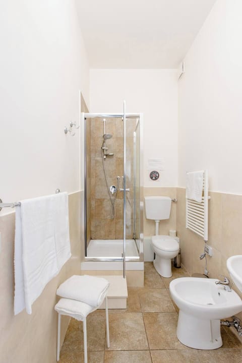 Standard Room | Bathroom | Shower, hair dryer, bidet, towels