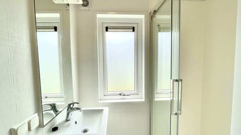 Pavilion 5 | Bathroom