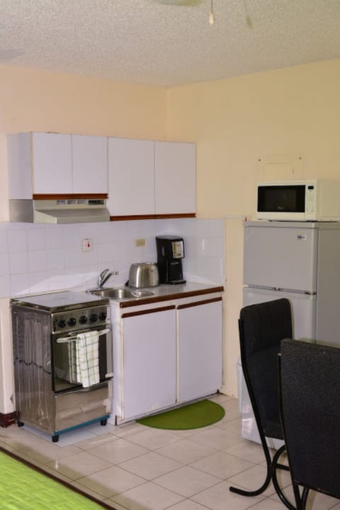 Comfort Studio, 1 Queen Bed, Non Smoking | Private kitchen | Fridge, microwave, oven, stovetop