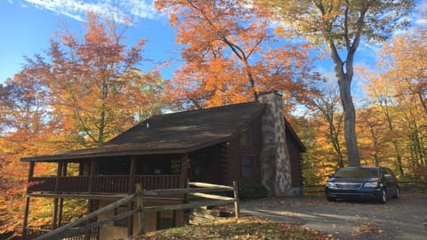 CABIN DURING FALL SEASONS CHANGE