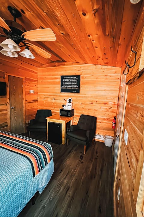 Classic Cabin, 1 Queen Bed, Mountainside | Free WiFi