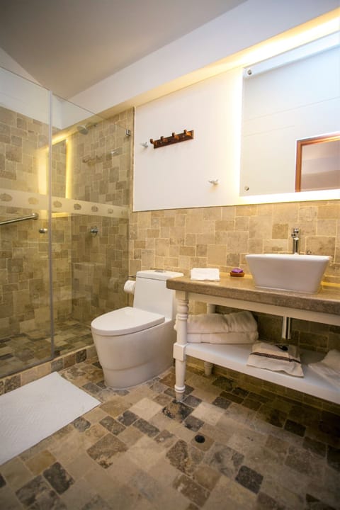 Junior Suite, 1 King Bed | Bathroom | Shower, rainfall showerhead, free toiletries, hair dryer