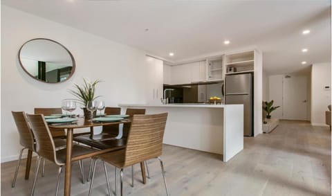 Executive 3 Bedroom Apartment | Dining room