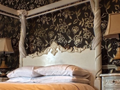 Suite, Ensuite (Four Poster)