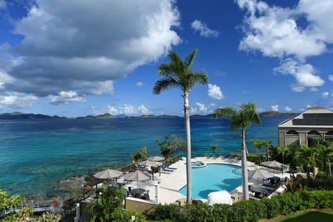 Outdoor pool, pool umbrellas, sun loungers