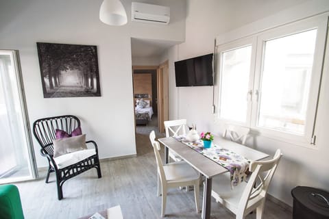 New Modern Apartment in Chania,Comfortable dining area